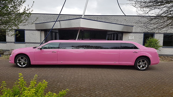 Chrysler 300C Roze